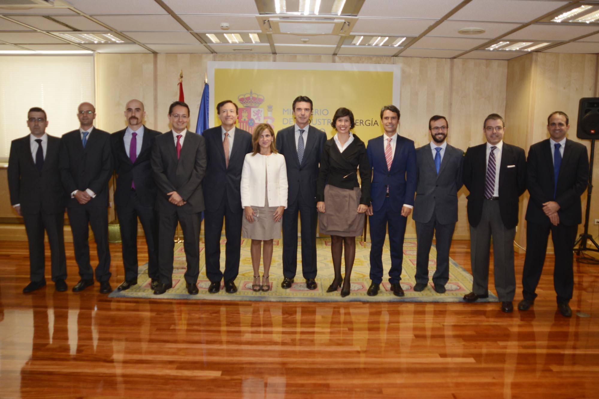 El Ministro de Industria, Energía y Turismo preside la entrega de diplomas a la nueva promoción de Ingenieros Industriales del Estado FOTO MINISTRO NUEVOS INGENIEROS 2015