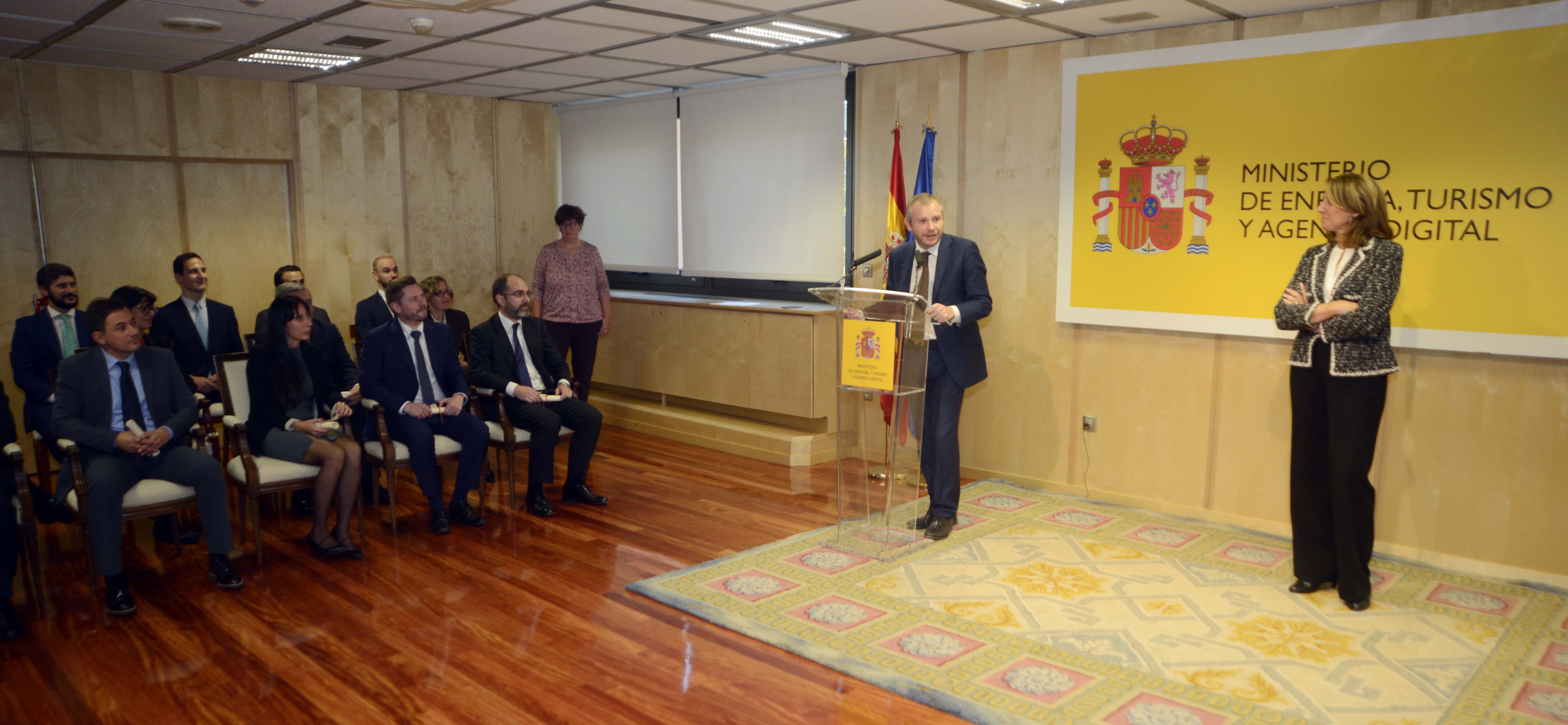Recepción de S.M. el Rey de España y entrega de títulos a la última promoción de Ingenieros Industriales del Estado, correspondiente a la OEP del año 2015 entrega